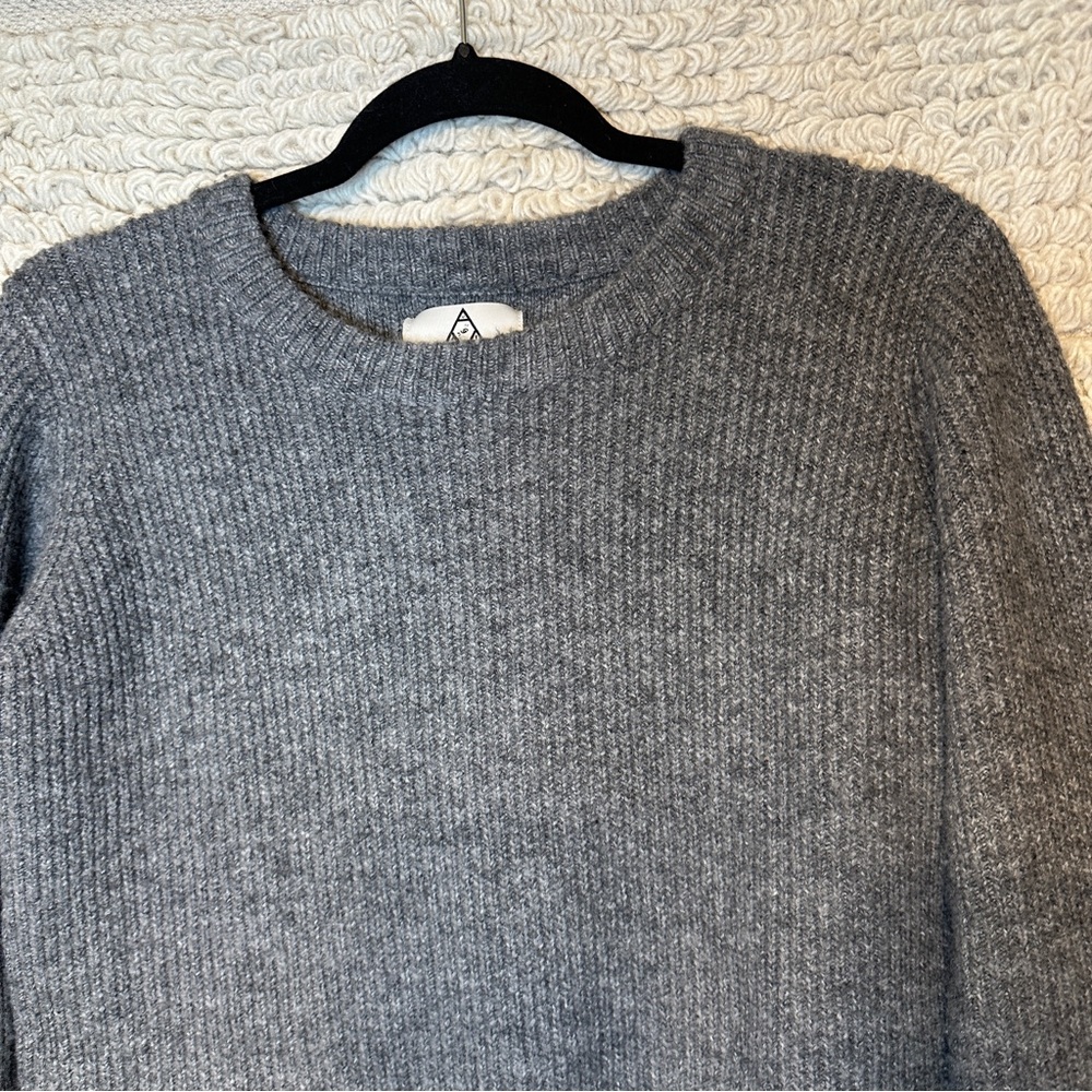 UNIF x Urban Outfitters gray and white layer ribbed crewneck sweater S - Picture 3 of 12